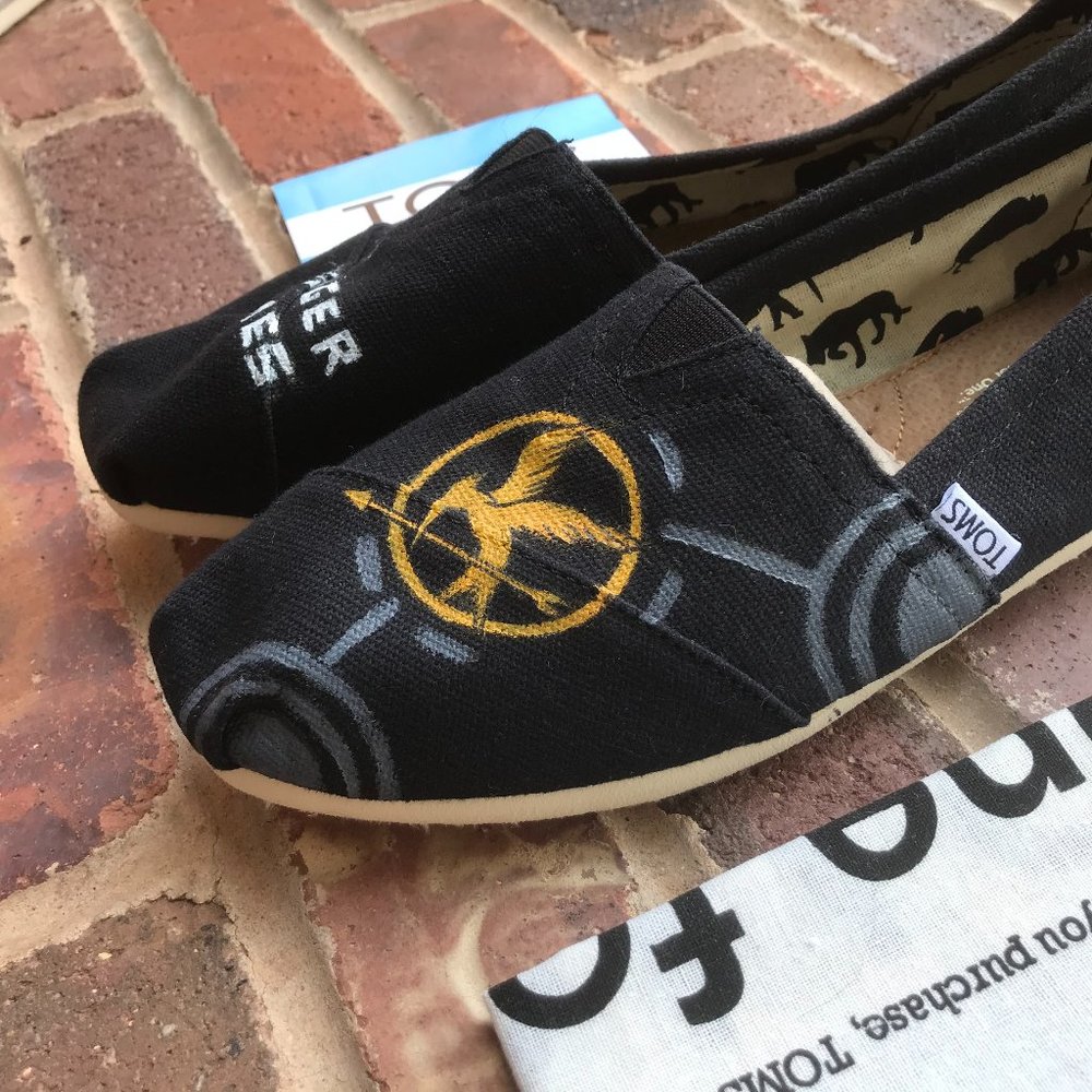 Black Toms Shoes size 8